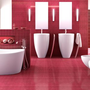 Badezimmer in roter Mosaikoptik